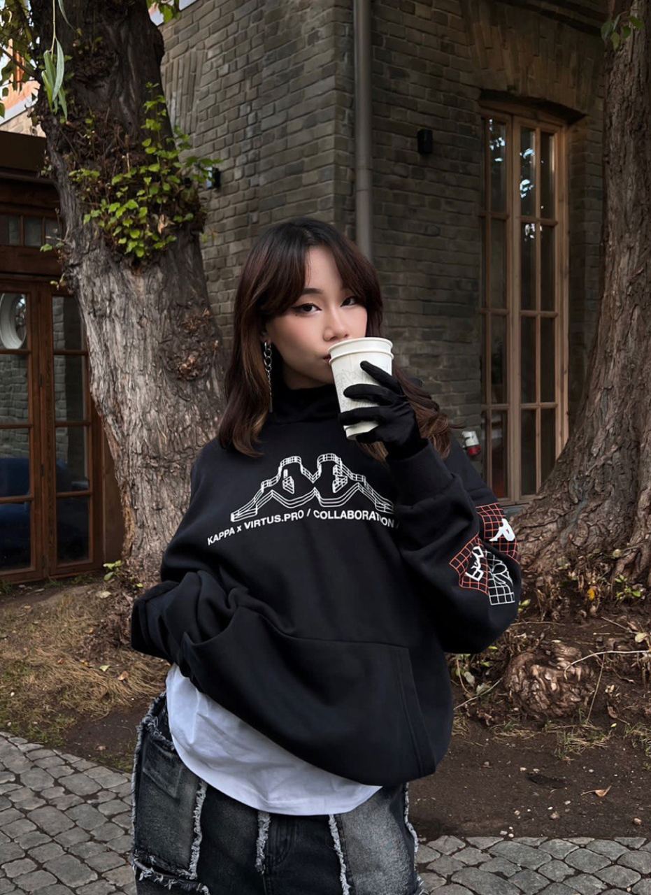 Creator seeding — Hoodie street shot